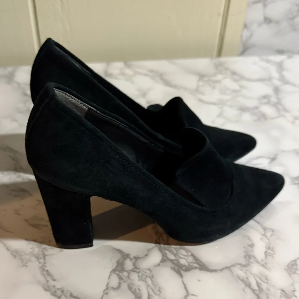 Donald J. Pliner Black Suede Block Heel Pumps - Picture 3 of 11